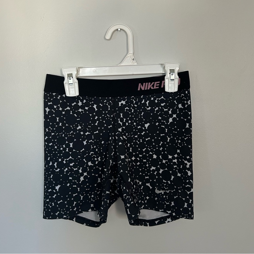 Black and White Women’s Nike Pro Spandex